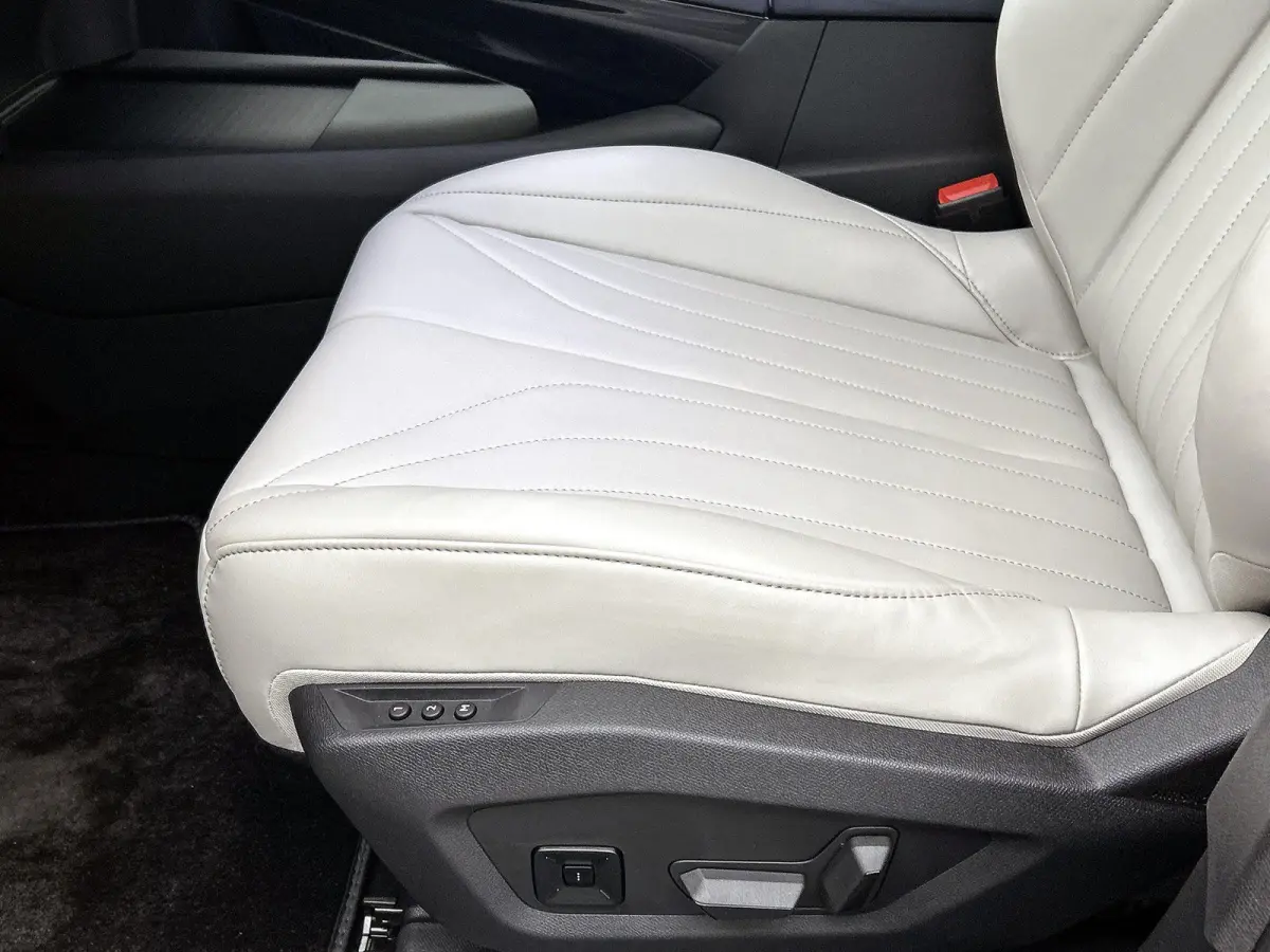 Long Range Pallas Comfort Tech 97 kWh | Panoramadak | Stoelverwarming voor+achter | Apple Carplay/Android Auto | Navigatie