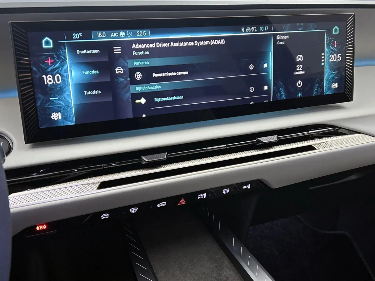 Long Range Pallas Comfort Tech 97 kWh | Panoramadak | Stoelverwarming voor+achter | Apple Carplay/Android Auto | Navigatie