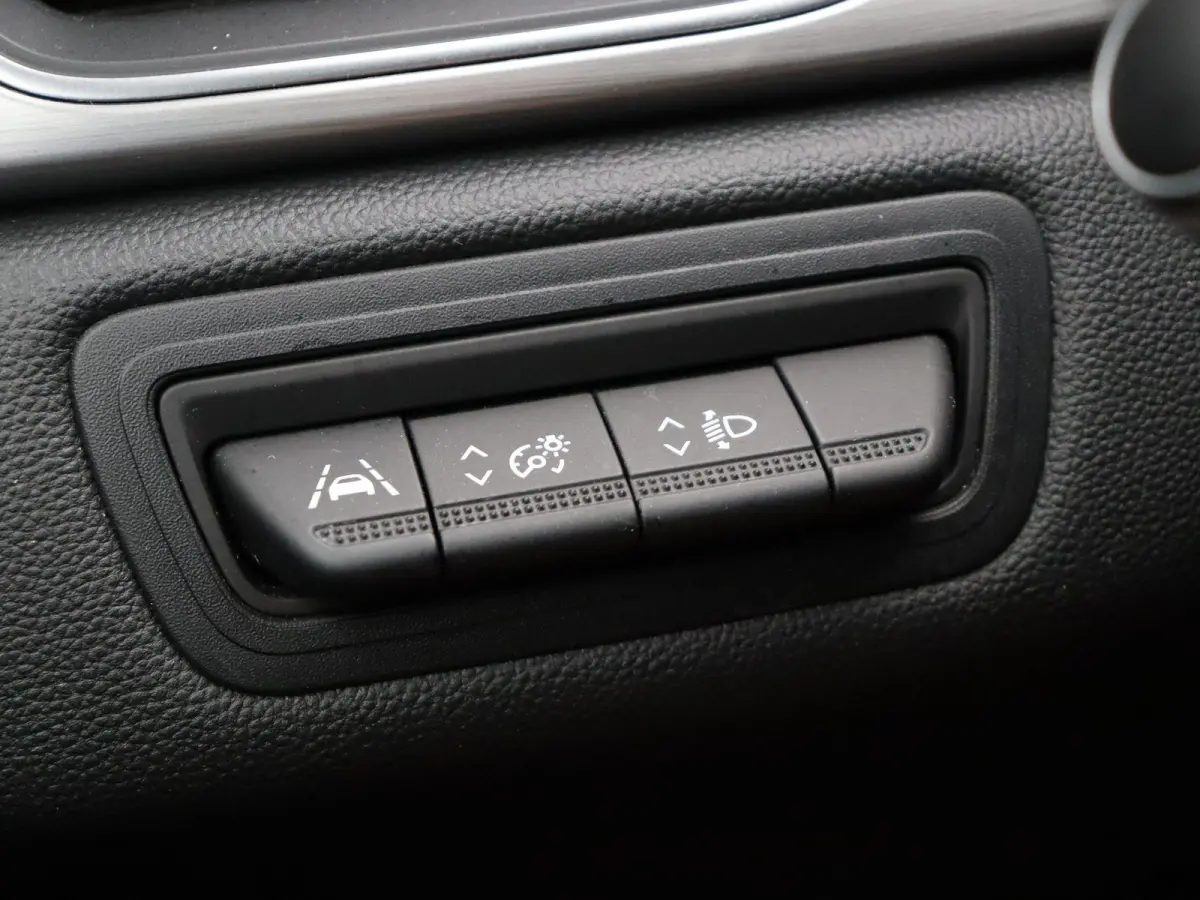 TCe 100pk Intens | Achteruitrijcamera | Navigatie | Apple/Android Carplay |