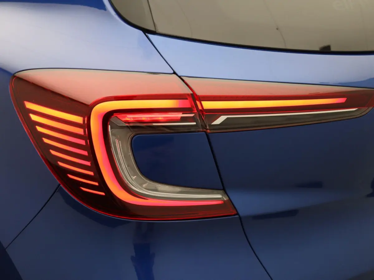 TCe 100pk Intens | Achteruitrijcamera | Navigatie | Apple/Android Carplay |