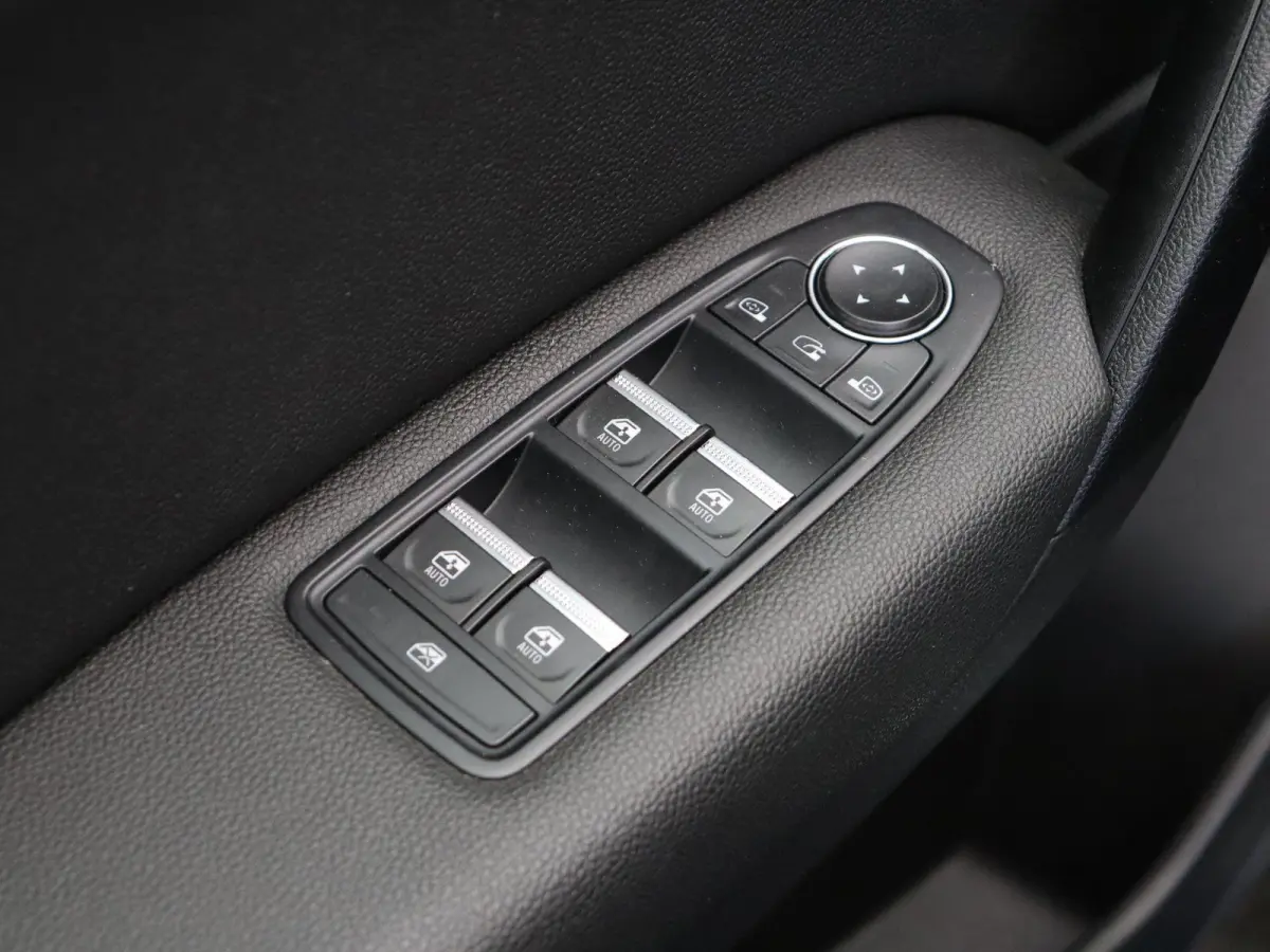 TCe 100pk Intens | Achteruitrijcamera | Navigatie | Apple/Android Carplay |