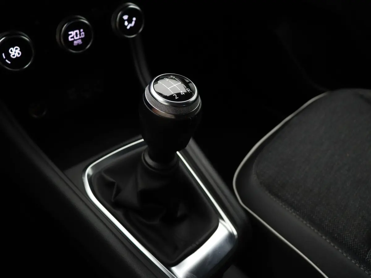 TCe 100pk Intens | Achteruitrijcamera | Navigatie | Apple/Android Carplay |