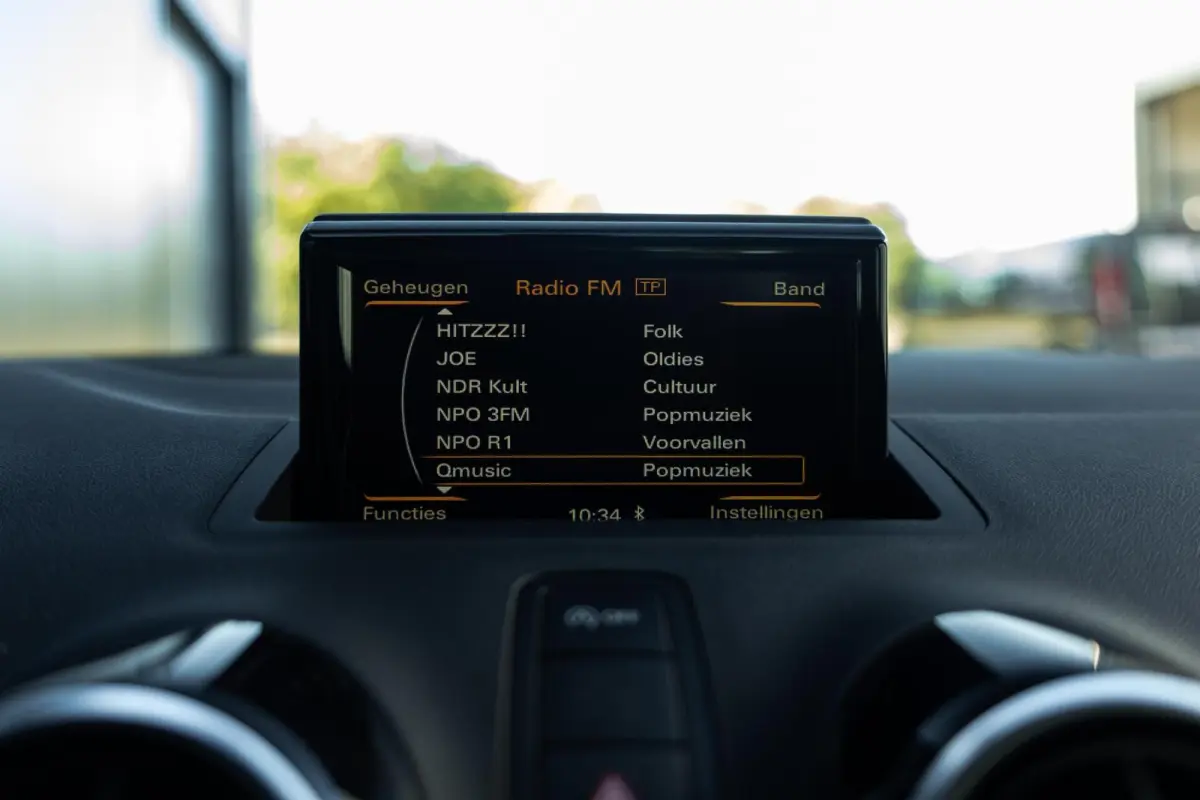 1.0 TFSI S-Line Andrenalin *Navi* Cruise* Leder* Clima*
