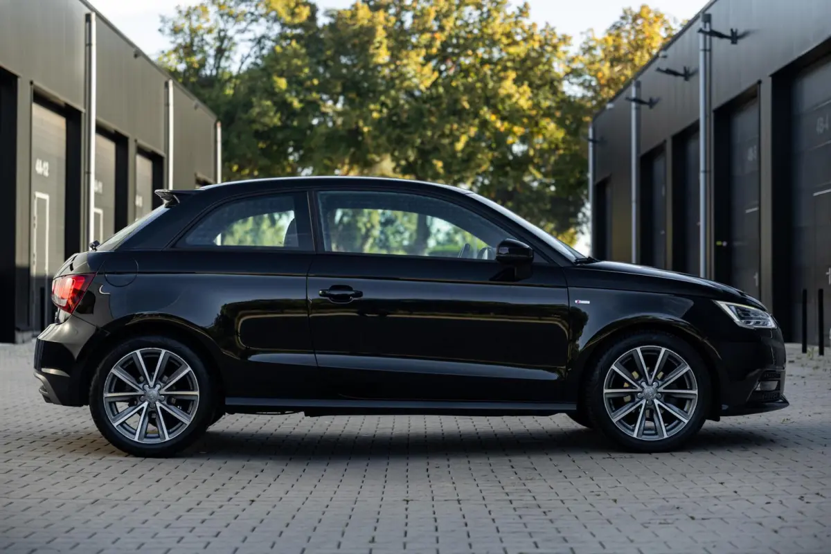 1.0 TFSI S-Line Andrenalin *Navi* Cruise* Leder* Clima*