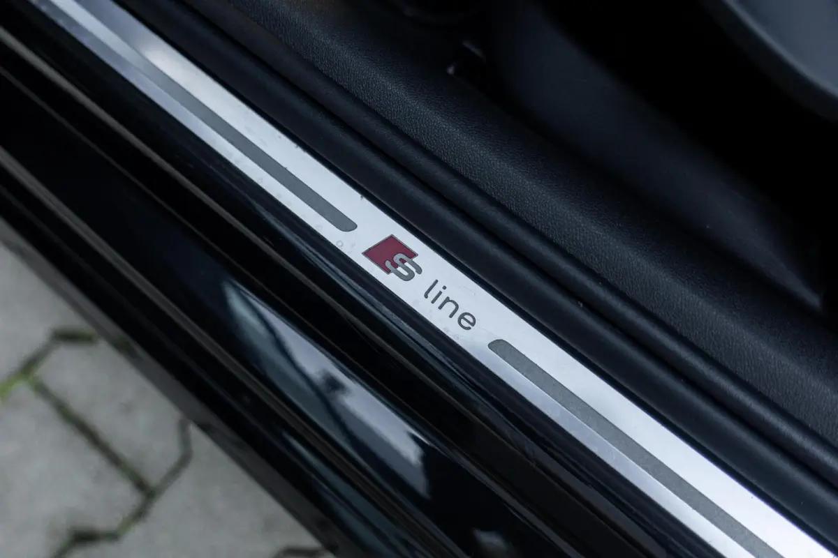 1.0 TFSI S-Line Andrenalin *Navi* Cruise* Leder* Clima*