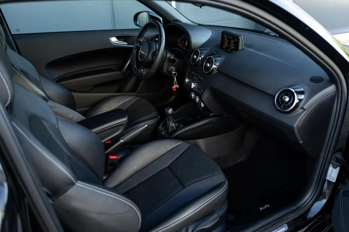 1.0 TFSI S-Line Andrenalin *Navi* Cruise* Leder* Clima*