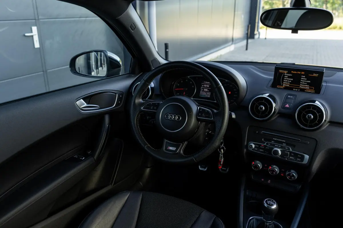 1.0 TFSI S-Line Andrenalin *Navi* Cruise* Leder* Clima*