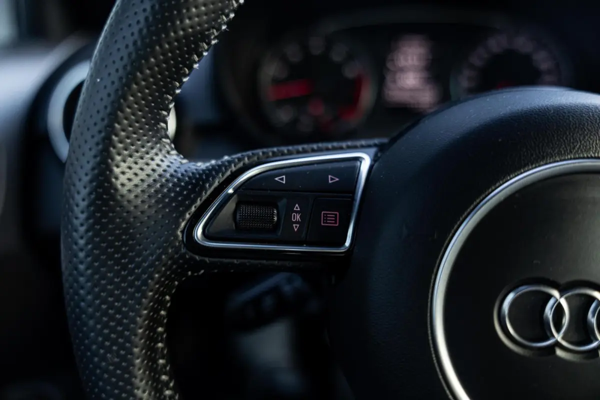 1.0 TFSI S-Line Andrenalin *Navi* Cruise* Leder* Clima*