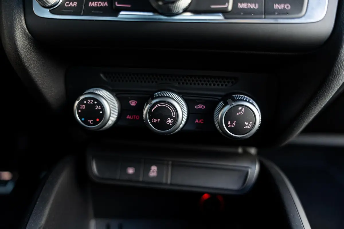 1.0 TFSI S-Line Andrenalin *Navi* Cruise* Leder* Clima*