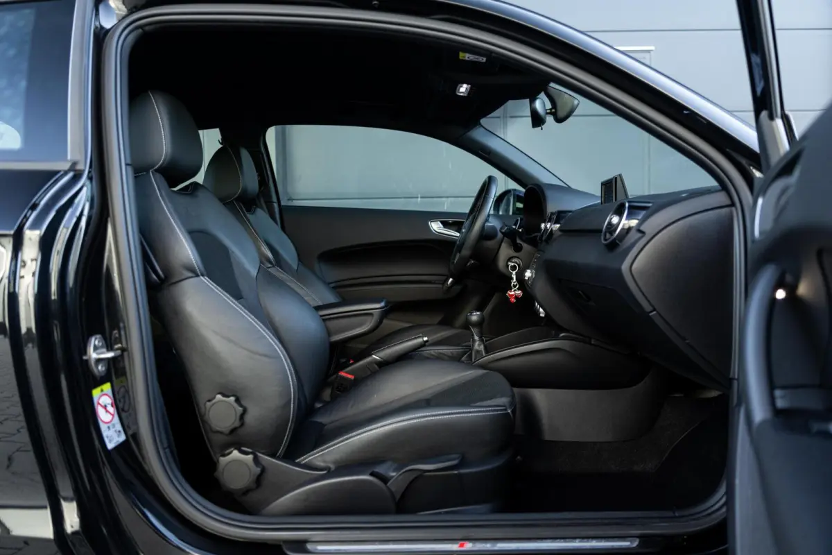 1.0 TFSI S-Line Andrenalin *Navi* Cruise* Leder* Clima*