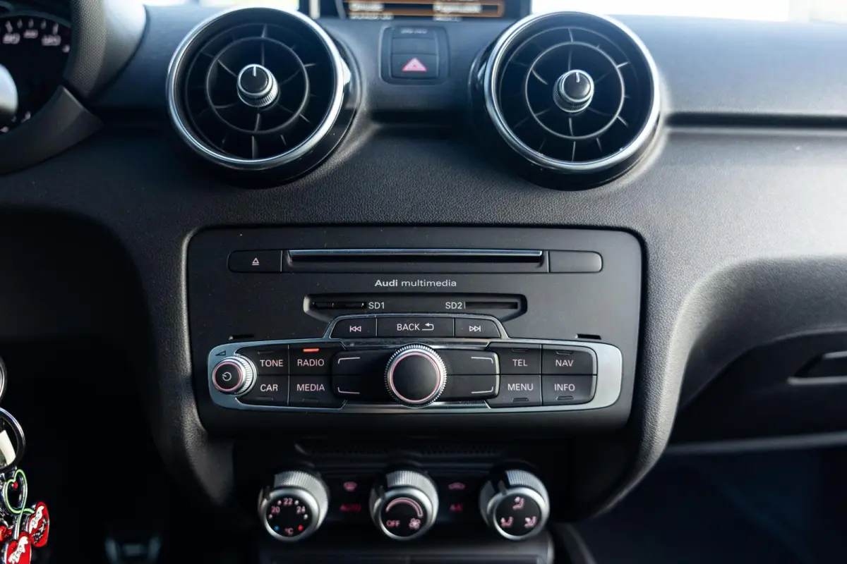 1.0 TFSI S-Line Andrenalin *Navi* Cruise* Leder* Clima*
