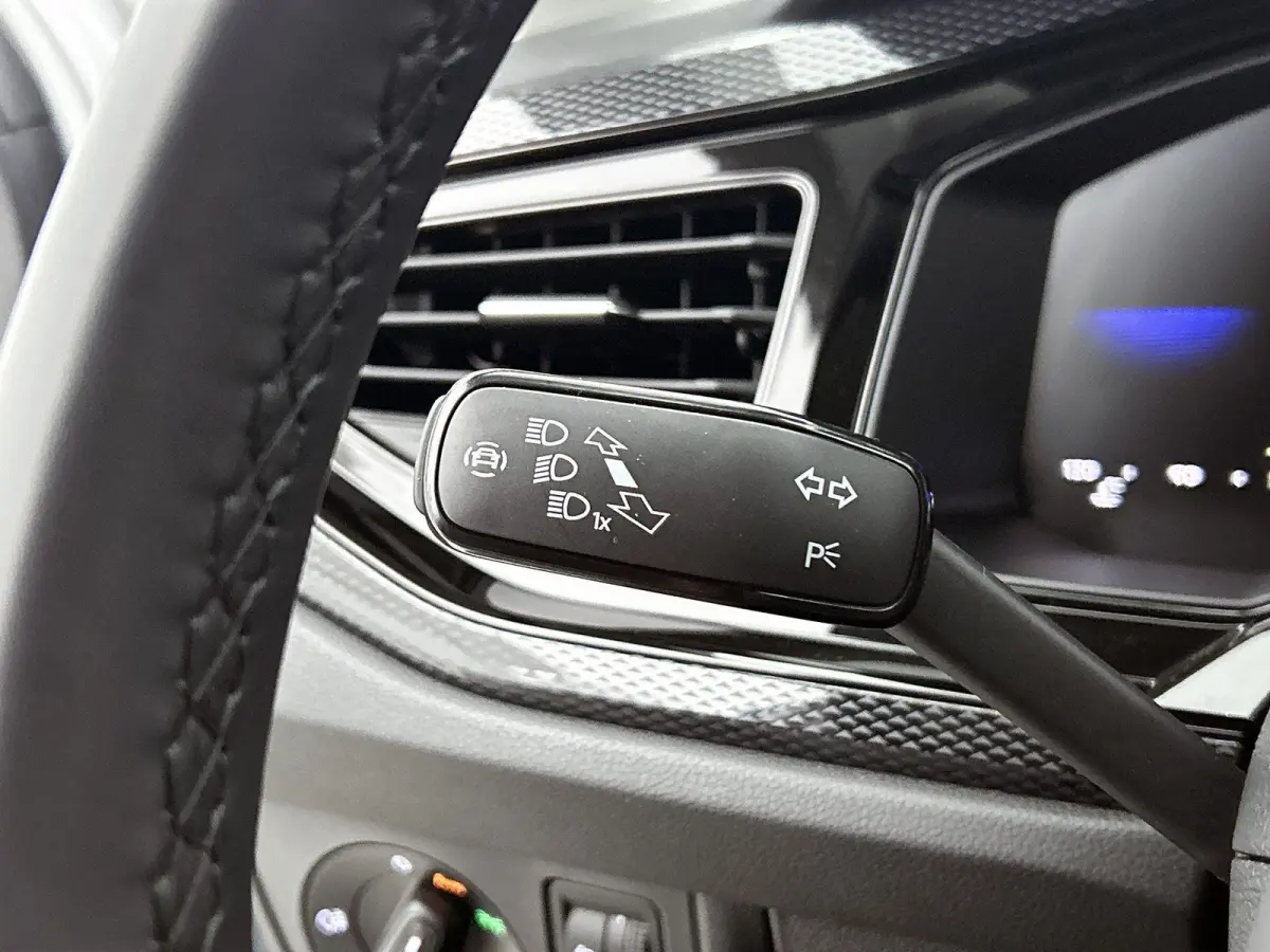 1.0 TSI Life Edition 115pk | Automaat | Navigatie | Draadloze Apple Carplay | Adaptieve cruise control | Travel Assist | Achteruitrij camera | Climate control | Stoelverwarming | Elektrisch 