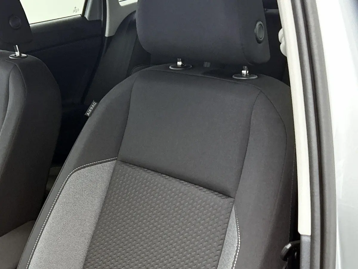 1.0 TSI Life Edition 115pk | Automaat | Navigatie | Draadloze Apple Carplay | Adaptieve cruise control | Travel Assist | Achteruitrij camera | Climate control | Stoelverwarming | Elektrisch 