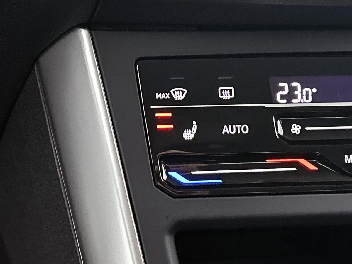 1.0 TSI Life Edition 115pk | Automaat | Navigatie | Draadloze Apple Carplay | Adaptieve cruise control | Travel Assist | Achteruitrij camera | Climate control | Stoelverwarming | Elektrisch 