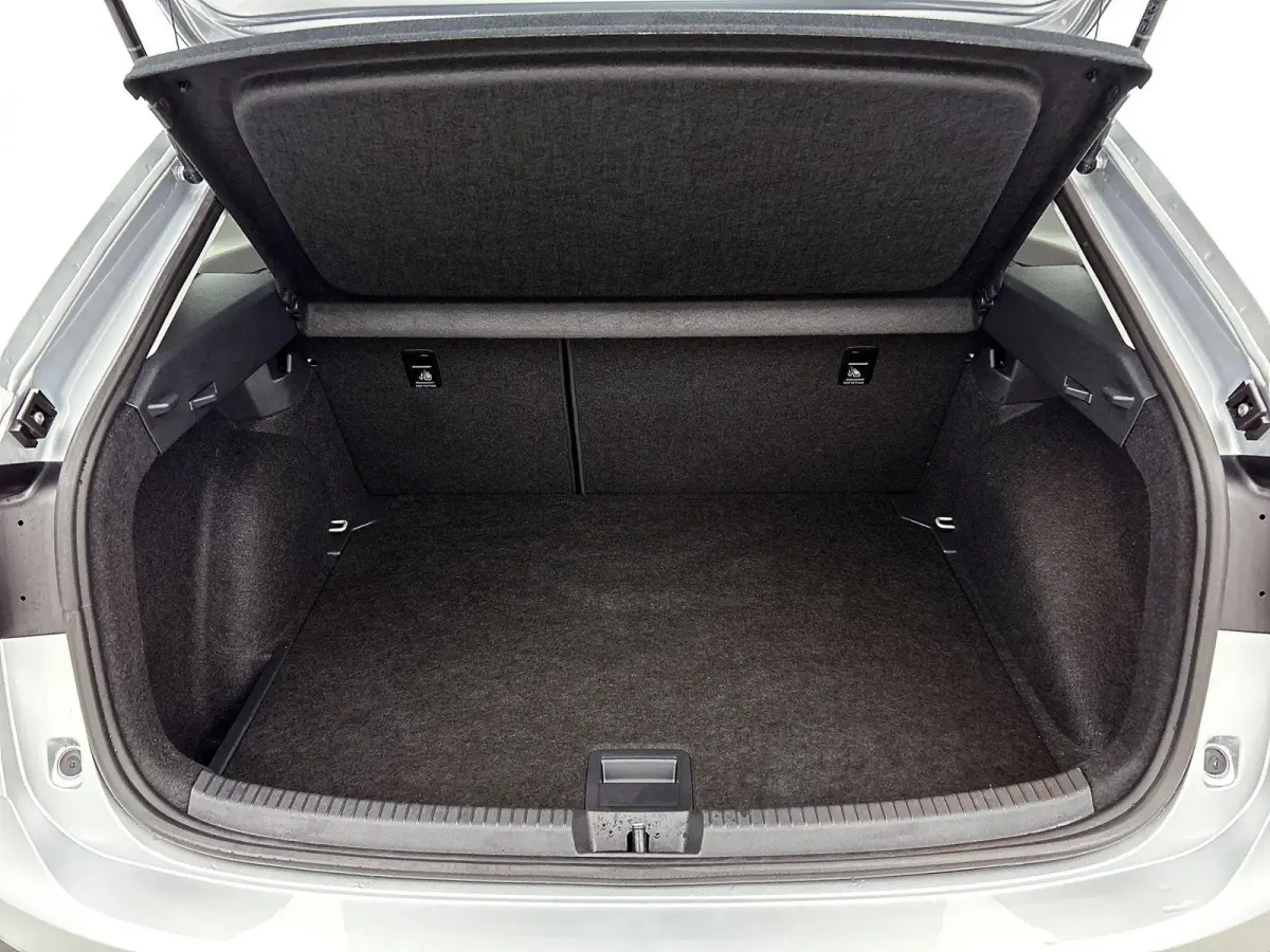 1.0 TSI Life Edition 115pk | Automaat | Navigatie | Draadloze Apple Carplay | Adaptieve cruise control | Travel Assist | Achteruitrij camera | Climate control | Stoelverwarming | Elektrisch 