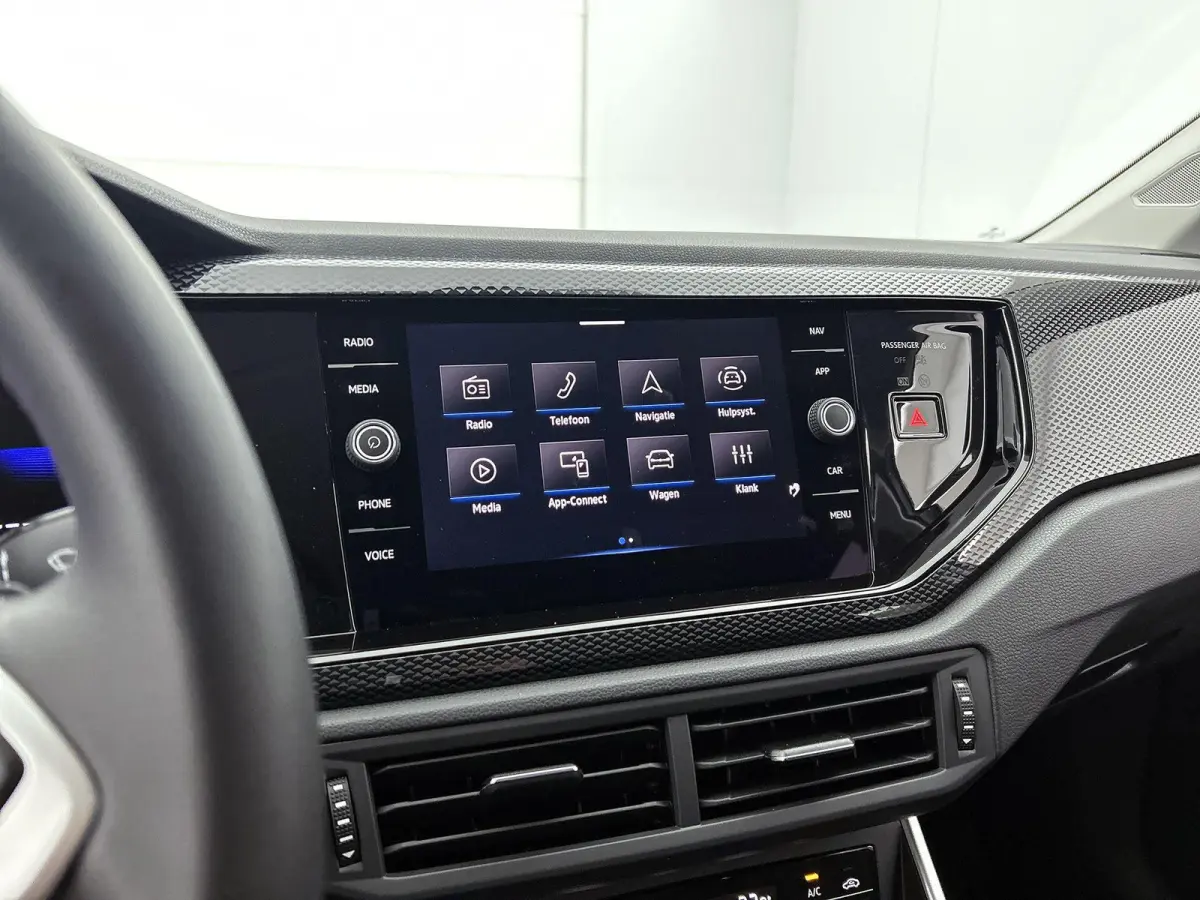 1.0 TSI Life Edition 115pk | Automaat | Navigatie | Draadloze Apple Carplay | Adaptieve cruise control | Travel Assist | Achteruitrij camera | Climate control | Stoelverwarming | Elektrisch 