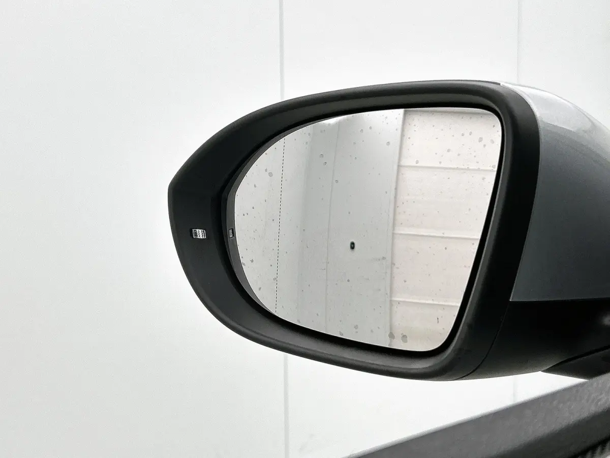 1.0 TSI Life Edition 115pk | Automaat | Navigatie | Draadloze Apple Carplay | Adaptieve cruise control | Travel Assist | Achteruitrij camera | Climate control | Stoelverwarming | Elektrisch 