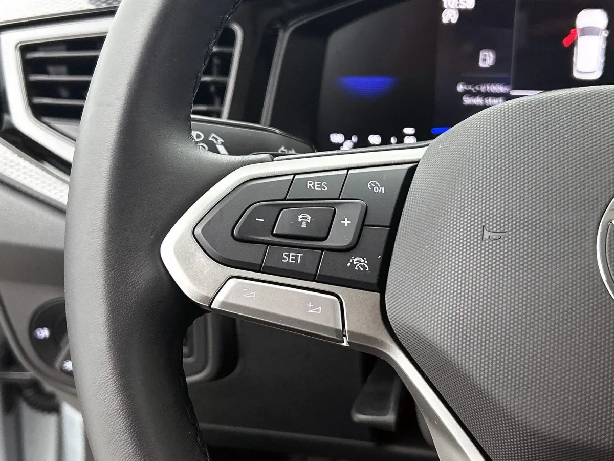 1.0 TSI Life Edition 115pk | Automaat | Navigatie | Draadloze Apple Carplay | Adaptieve cruise control | Travel Assist | Achteruitrij camera | Climate control | Stoelverwarming | Elektrisch 