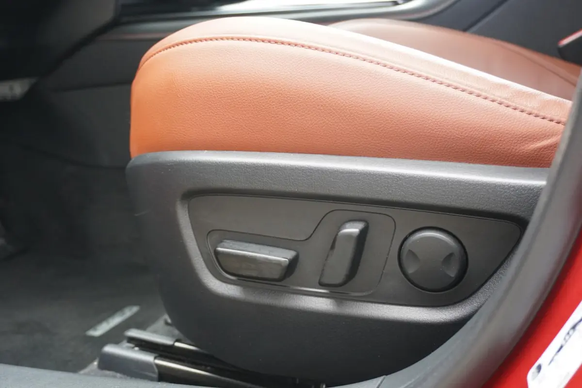 2.5 e-SkyActiv-G M Hybrid Nagisa + HEAD-UP / DODEHOEK / CAMERA / STOELVERWARMING /