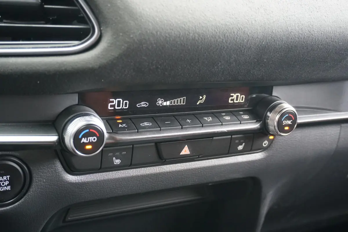 2.5 e-SkyActiv-G M Hybrid Nagisa + HEAD-UP / DODEHOEK / CAMERA / STOELVERWARMING /