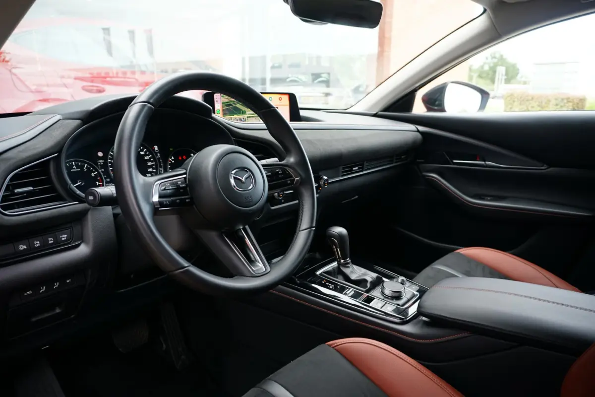 2.5 e-SkyActiv-G M Hybrid Nagisa + HEAD-UP / DODEHOEK / CAMERA / STOELVERWARMING /