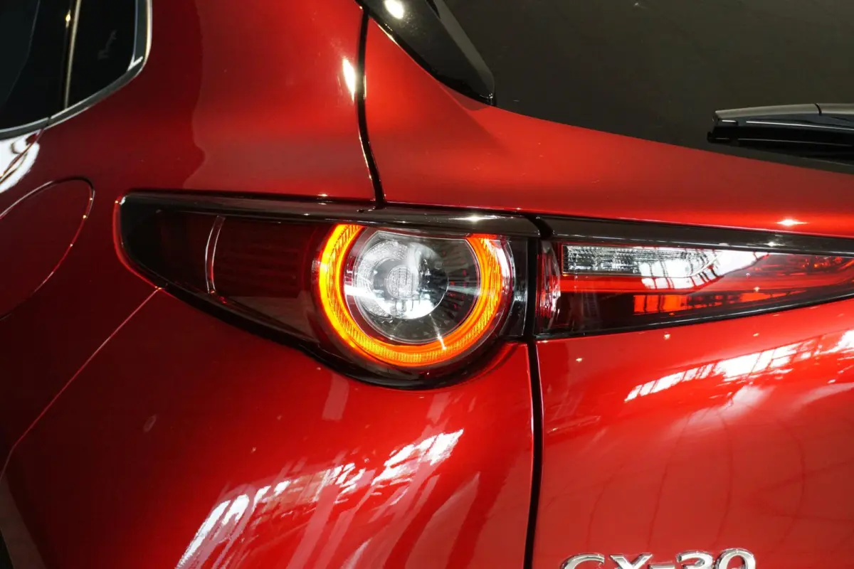 2.5 e-SkyActiv-G M Hybrid Nagisa + HEAD-UP / DODEHOEK / CAMERA / STOELVERWARMING /