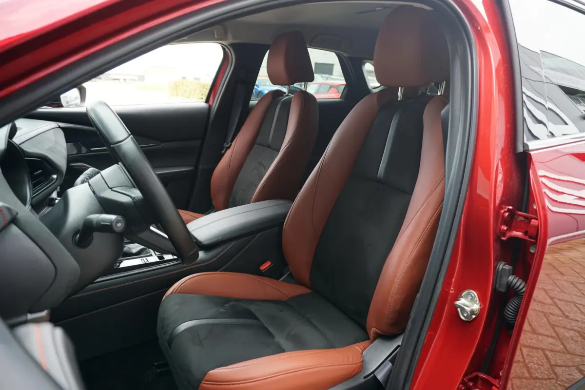 2.5 e-SkyActiv-G M Hybrid Nagisa + HEAD-UP / DODEHOEK / CAMERA / STOELVERWARMING /