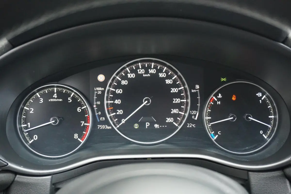 2.5 e-SkyActiv-G M Hybrid Nagisa + HEAD-UP / DODEHOEK / CAMERA / STOELVERWARMING /