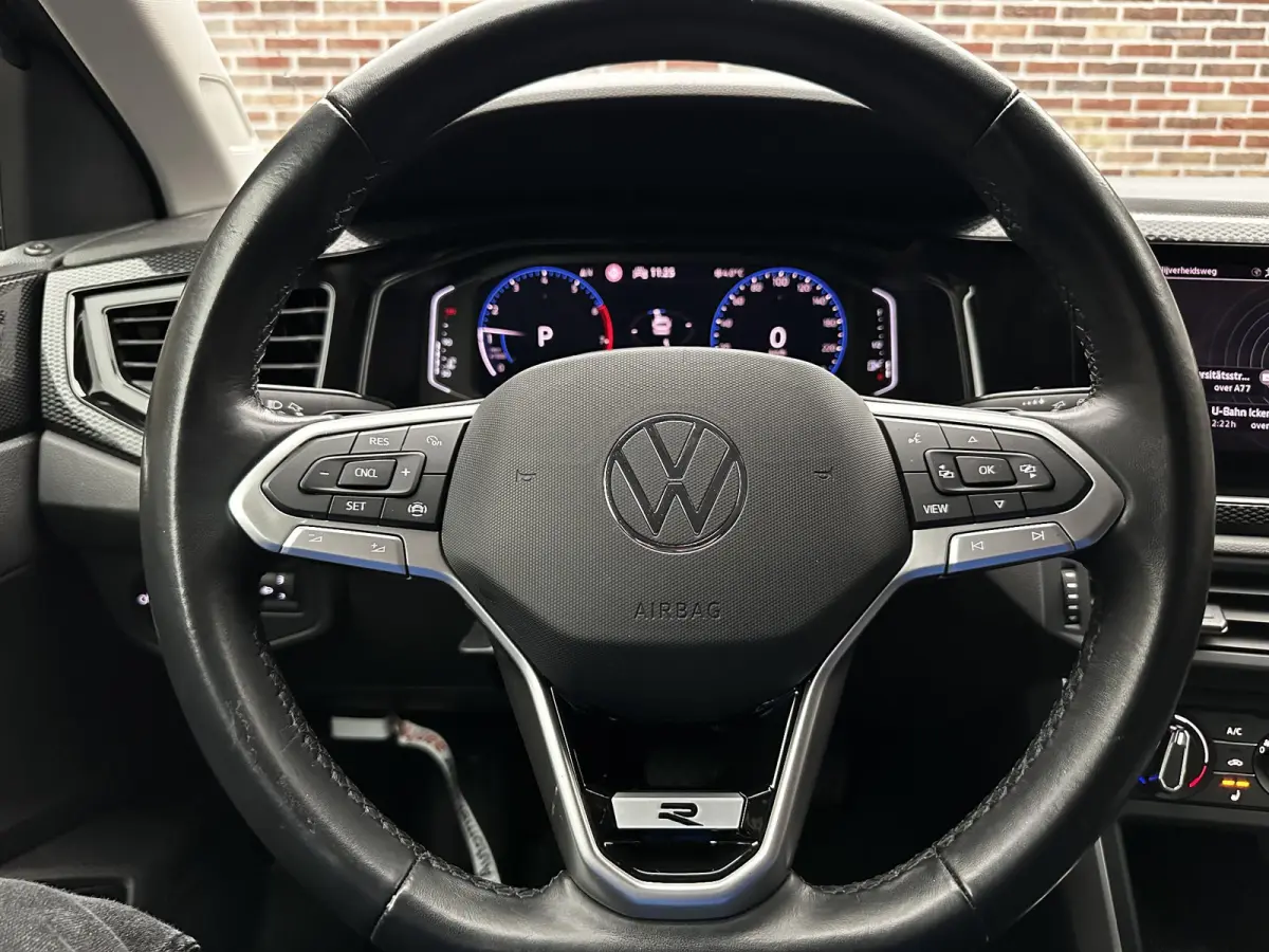 1.0 TSI R-Line Virtual Camera Keyless Navi Dealer