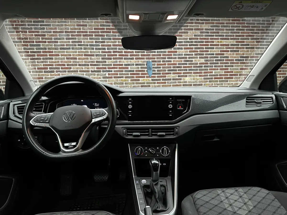 1.0 TSI R-Line Virtual Camera Keyless Navi Dealer