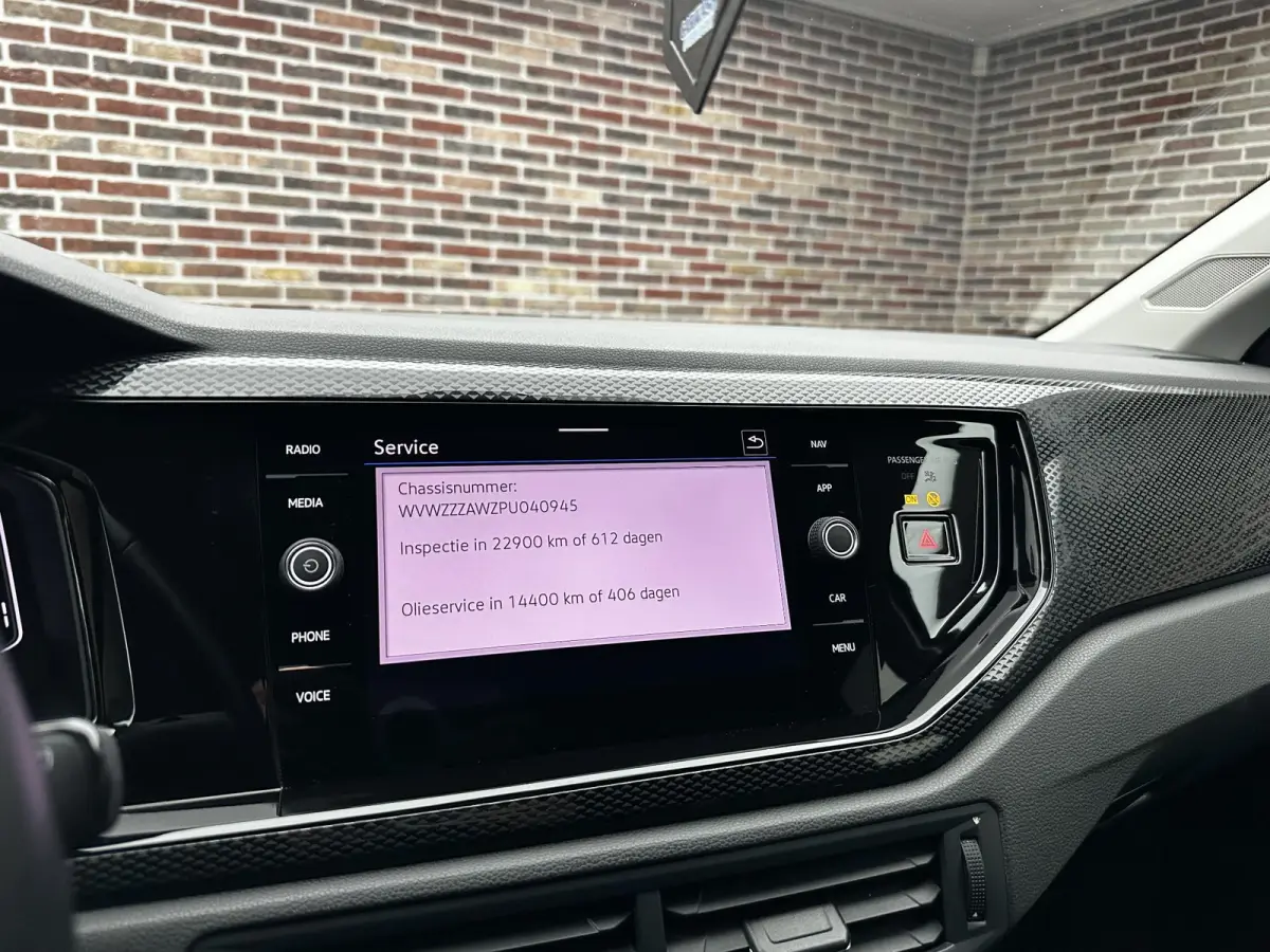 1.0 TSI R-Line Virtual Camera Keyless Navi Dealer