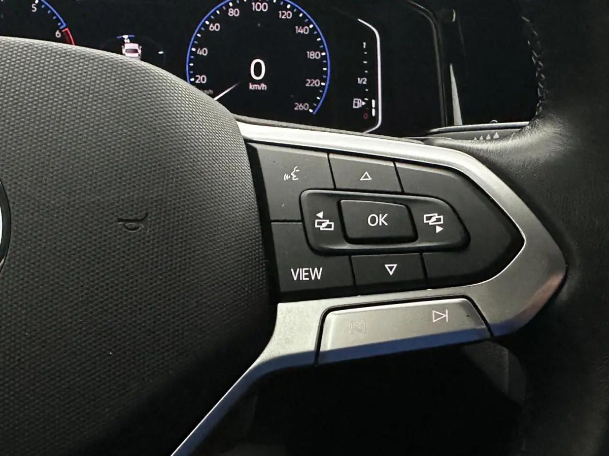 1.0 TSI R-Line Virtual Camera Keyless Navi Dealer