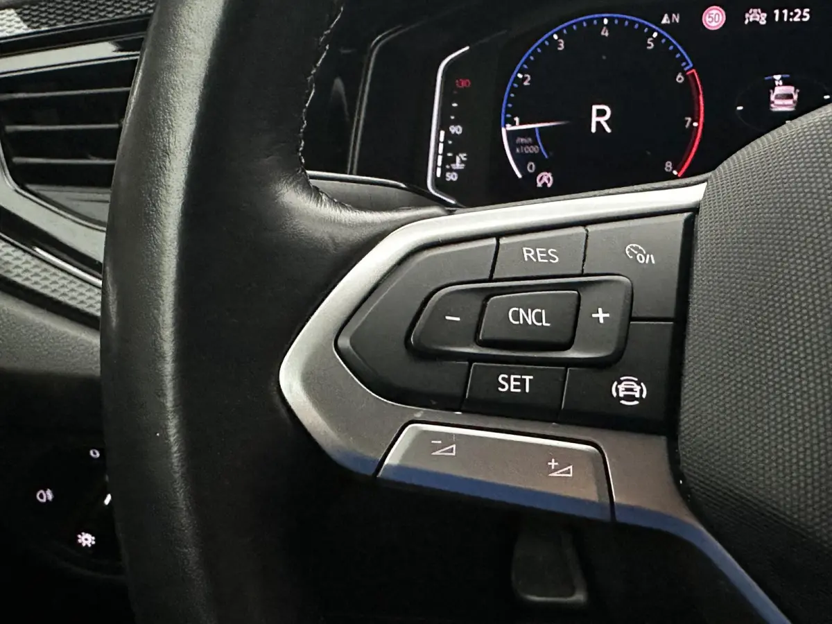 1.0 TSI R-Line Virtual Camera Keyless Navi Dealer