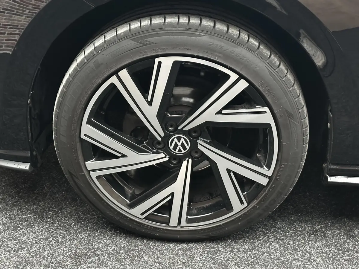 1.0 TSI R-Line Virtual Camera Keyless Navi Dealer