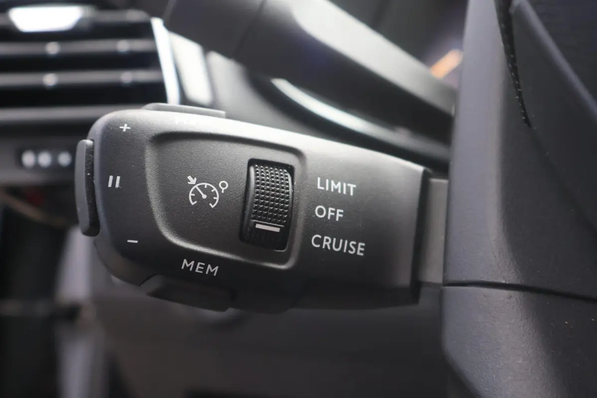 1.2 PureTech Business | Cruise Control | 360 Camera | Climate Control | Apple Carplay/Android Auto |