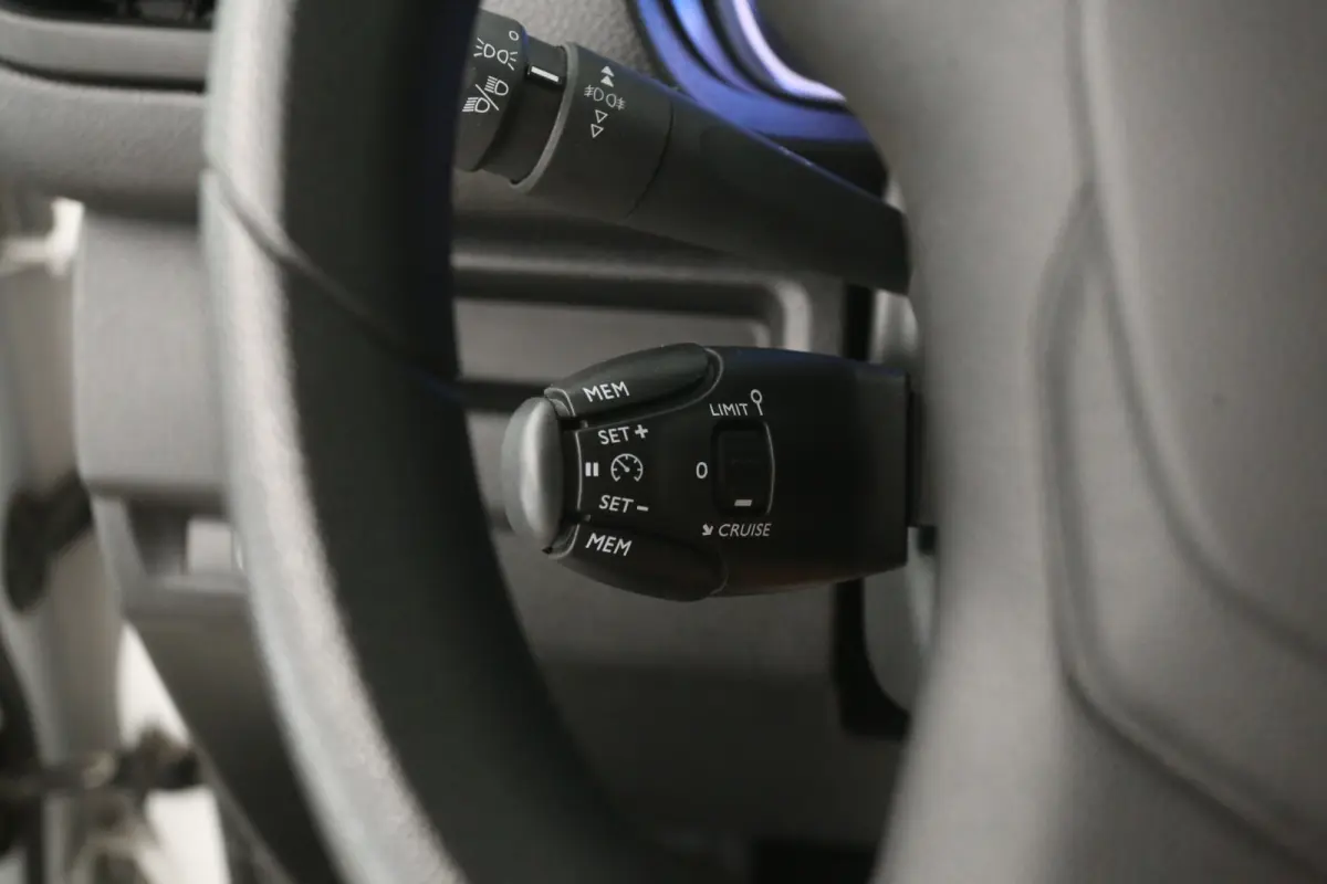 Electric 75 kWh L2H1 Range | Snelladen | SOH 99% | Airco | Cruise | 3 Zits | Carplay | Parkeersens.