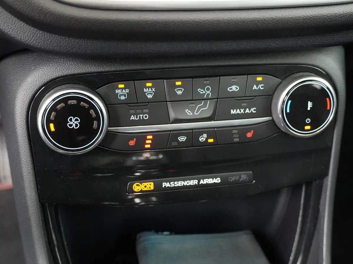1.0 EcoBoost ST-Line X | Panoramadak | Adapt. Cruise | Trekhaak | Winter Pack |