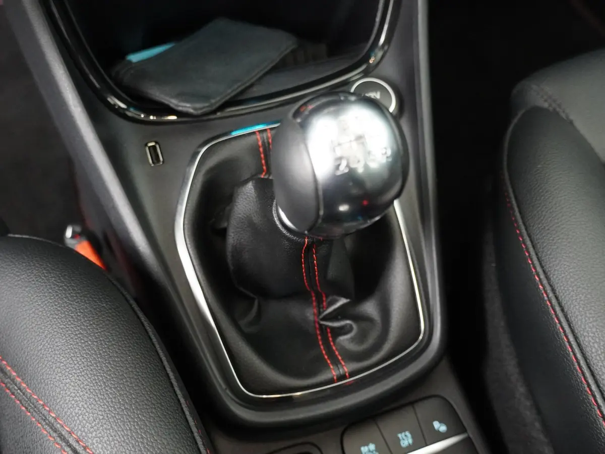 1.0 EcoBoost ST-Line X | Panoramadak | Adapt. Cruise | Trekhaak | Winter Pack |