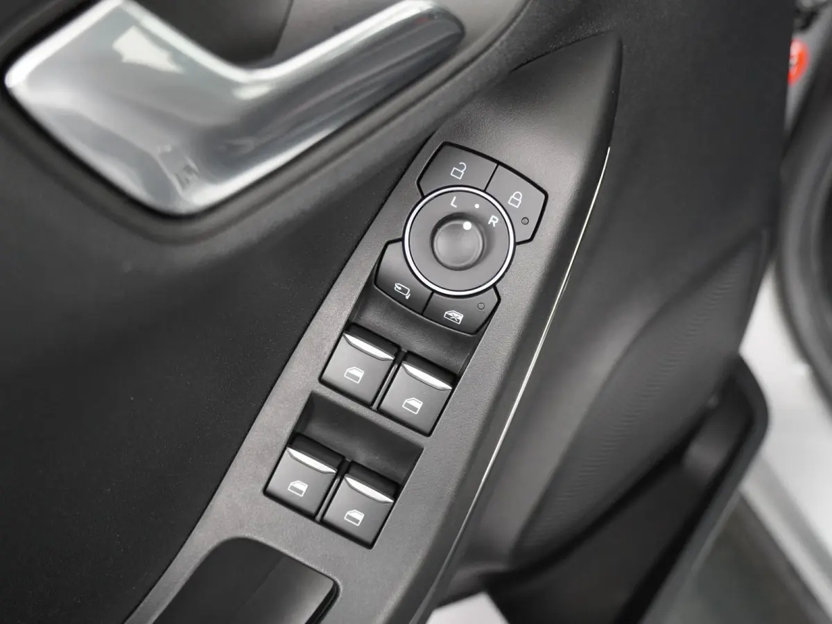 1.0 EcoBoost ST-Line X | Panoramadak | Adapt. Cruise | Trekhaak | Winter Pack |