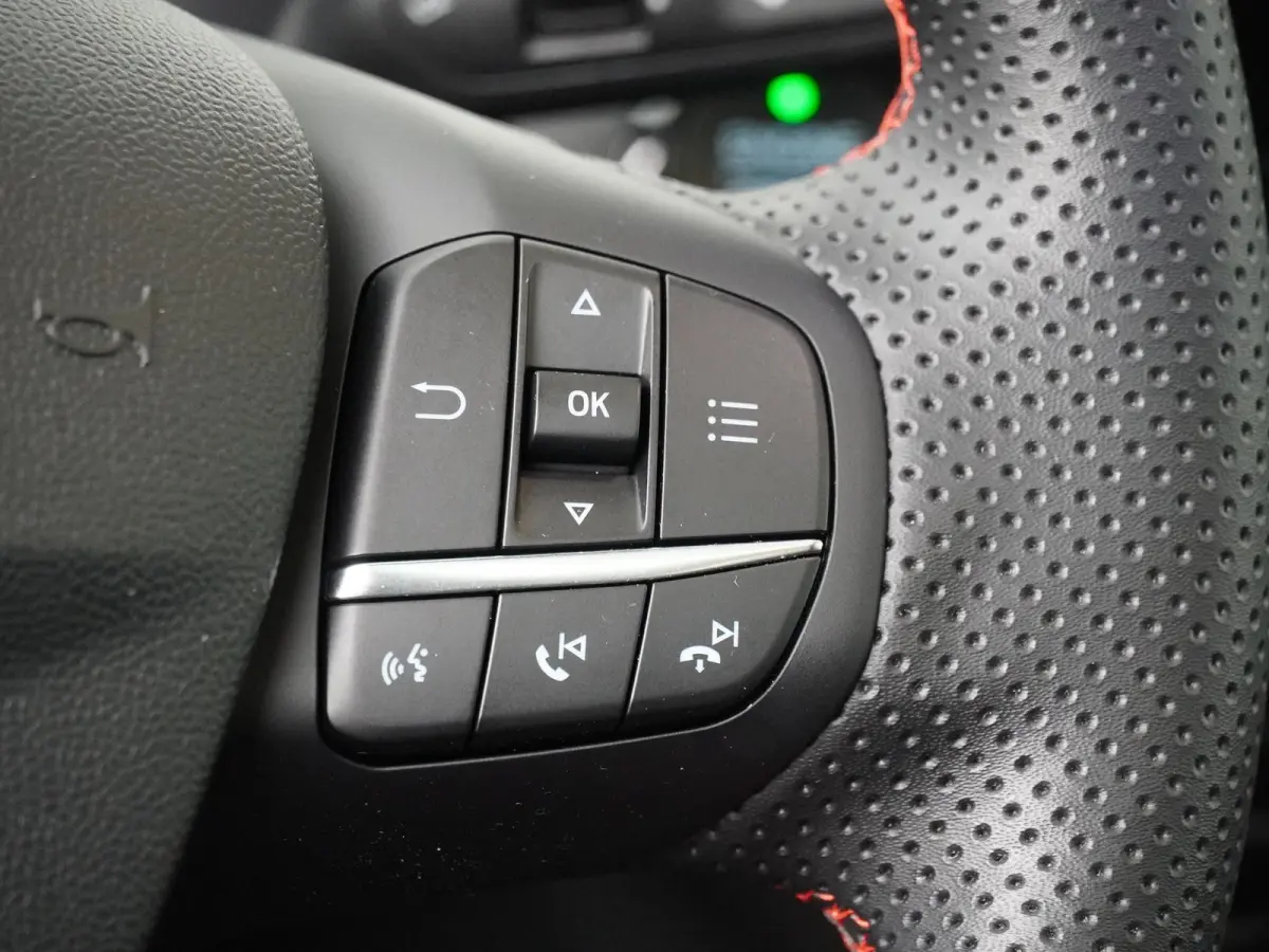 1.0 EcoBoost ST-Line X | Panoramadak | Adapt. Cruise | Trekhaak | Winter Pack |