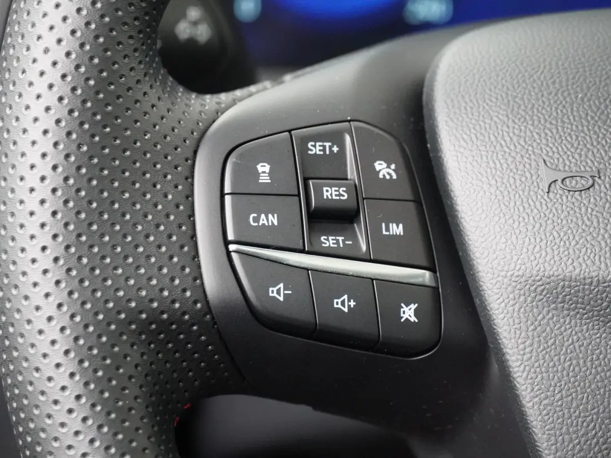 1.0 EcoBoost ST-Line X | Panoramadak | Adapt. Cruise | Trekhaak | Winter Pack |