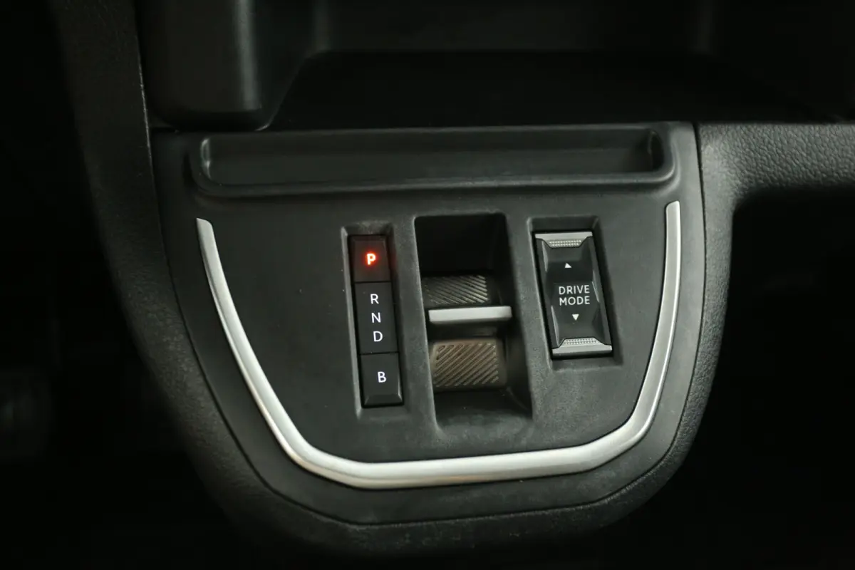 Elektrisch 75 kWh L2H1 Long Range | Snelladen | SOH 99% | Airco | Cruise | 3 Zits | Carplay | Parkeersens.