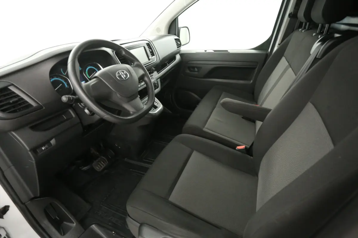 Elektrisch 75 kWh L2H1 Long Range | Snelladen | SOH 99% | Airco | Cruise | 3 Zits | Carplay | Parkeersens.