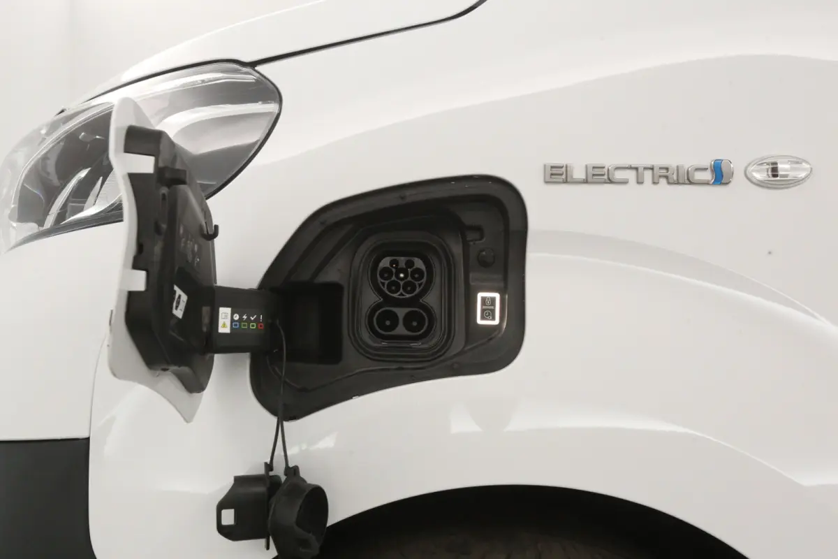 Elektrisch 75 kWh L2H1 Long Range | Snelladen | SOH 99% | Airco | Cruise | 3 Zits | Carplay | Parkeersens.