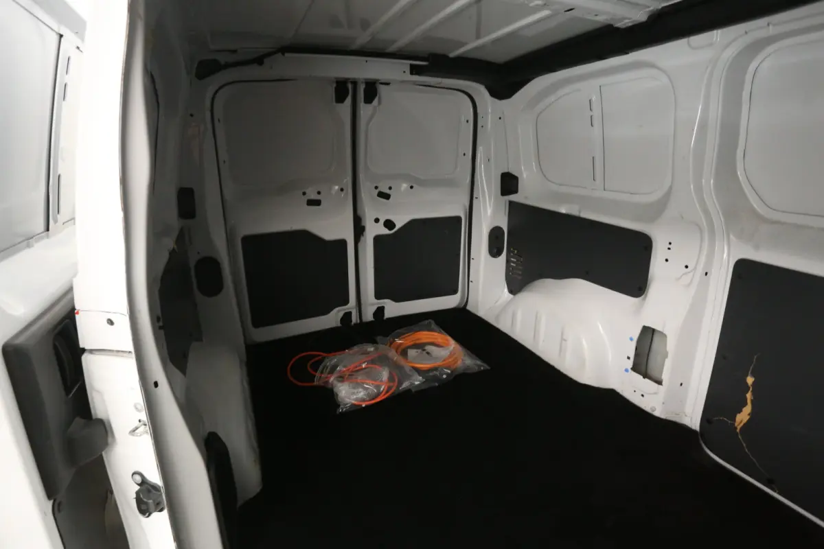 Elektrisch 75 kWh L2H1 Long Range | Snelladen | SOH 99% | Airco | Cruise | 3 Zits | Carplay | Parkeersens.