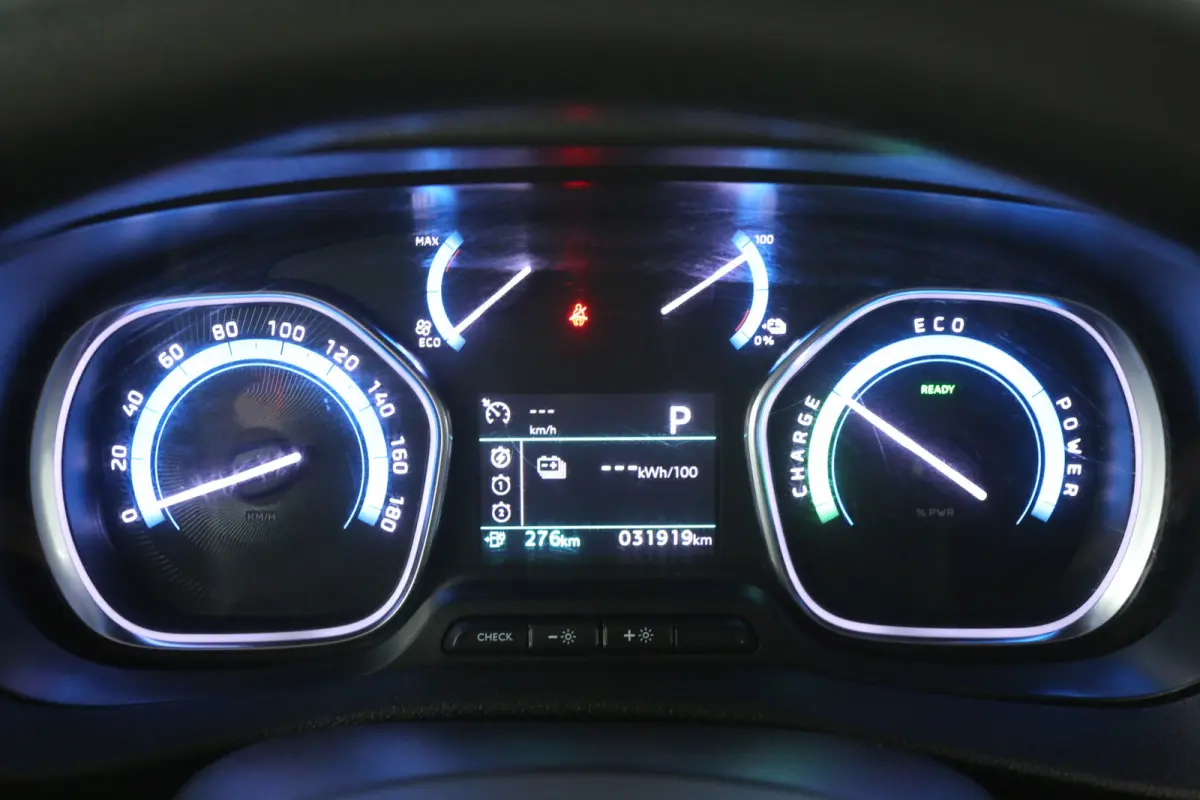 Elektrisch 75 kWh L2H1 Long Range | Snelladen | SOH 99% | Airco | Cruise | 3 Zits | Carplay | Parkeersens.