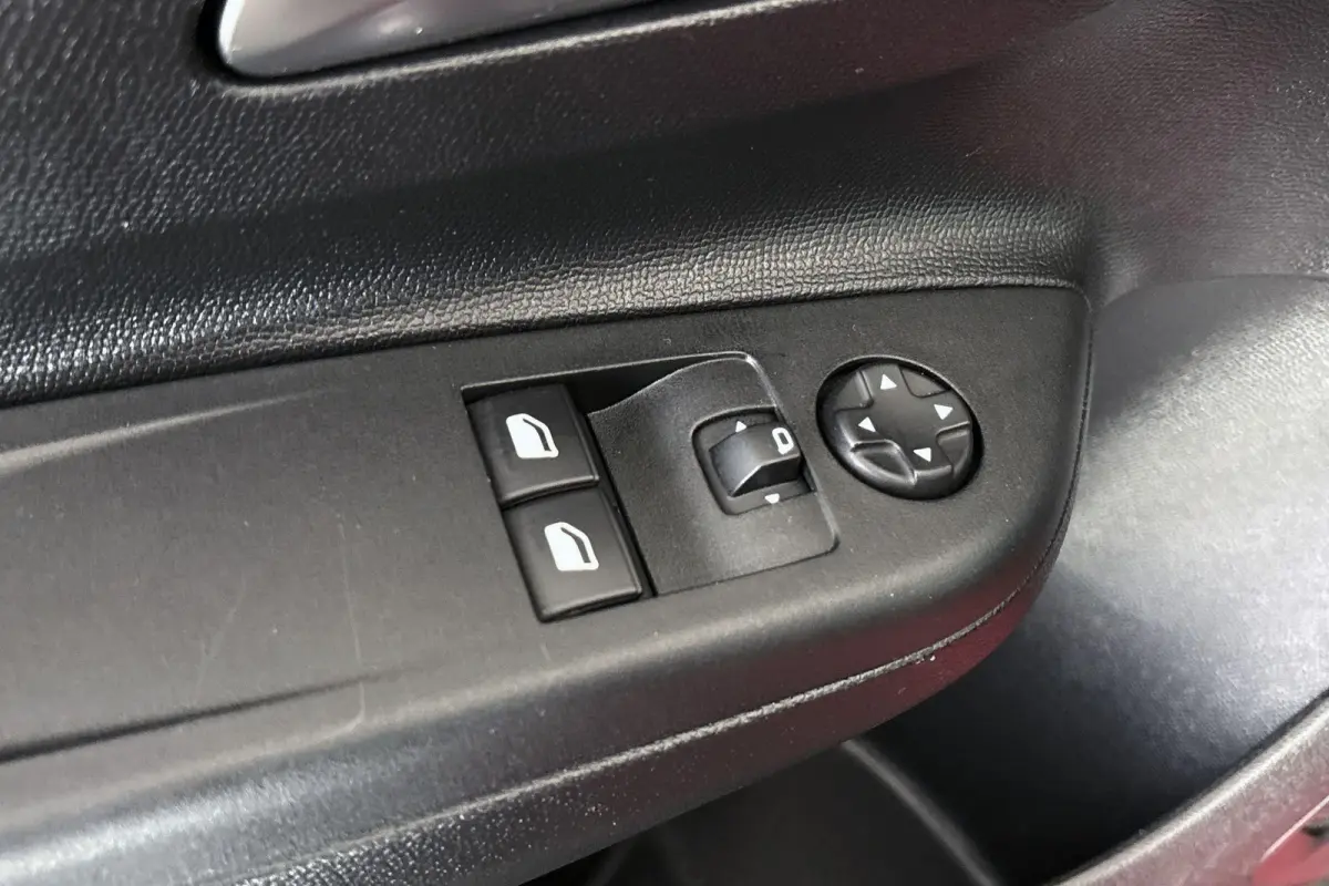 1.2 Elegance 100PK Apple CarPlay Airco 16" LMW
