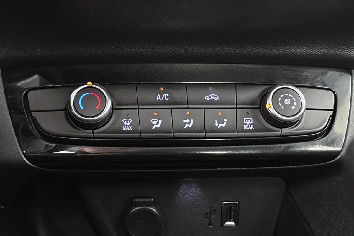 1.2 Elegance 100PK Apple CarPlay Airco 16" LMW