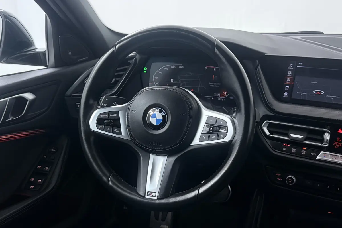 118i Introduction Edition (PANORAMADAK, STOELVERWARMING, HK AUDIO, CAMERA, DEALER ONDERHOUDEN))