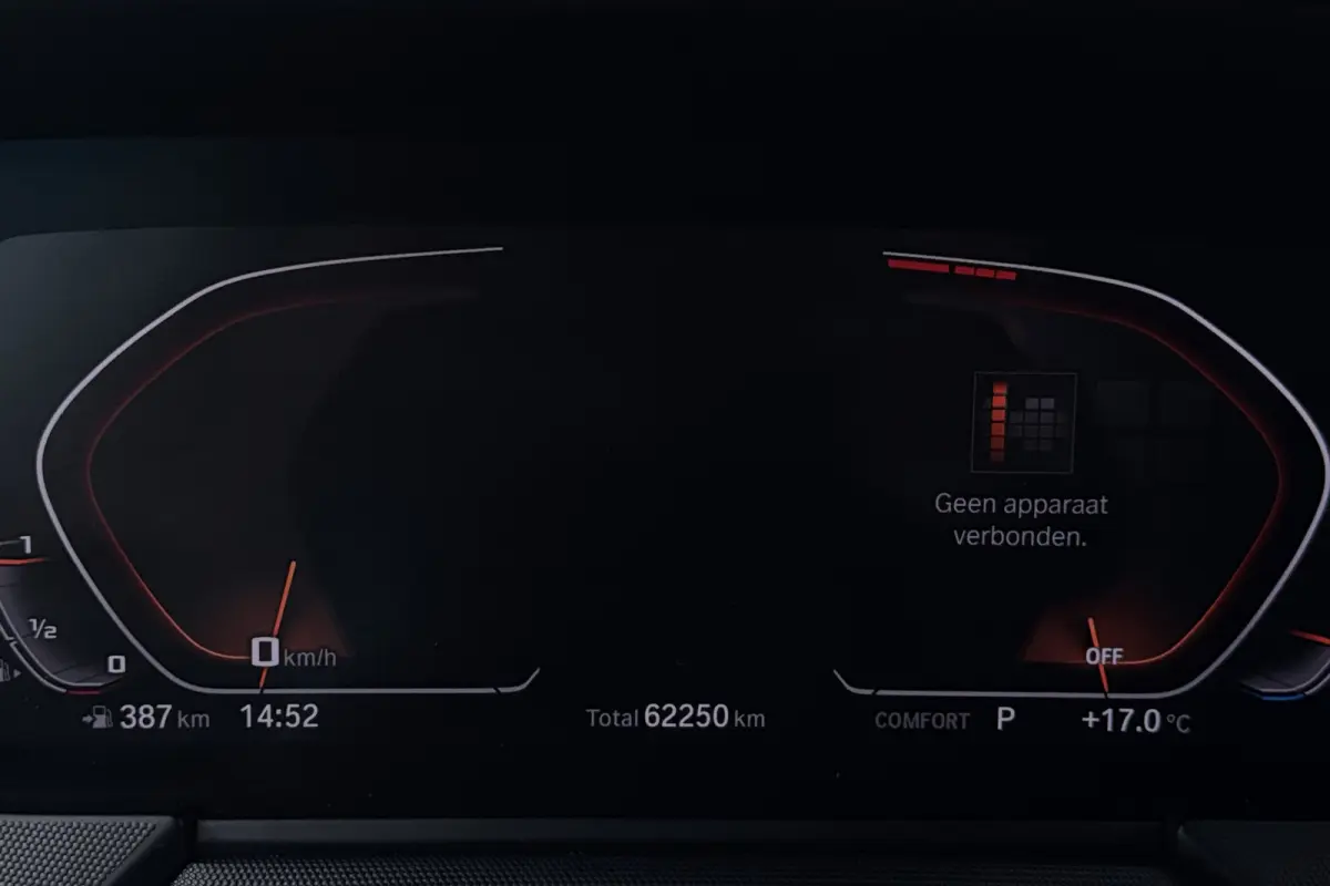 118i Introduction Edition (PANORAMADAK, STOELVERWARMING, HK AUDIO, CAMERA, DEALER ONDERHOUDEN))